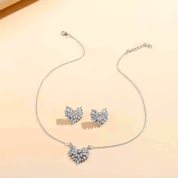 Bundle Deal ✨️✨️ ! 3pcs Rhinestone Decor Jewelry Set BRAND NEW ✨️ 😍 - Picture 1 of 4